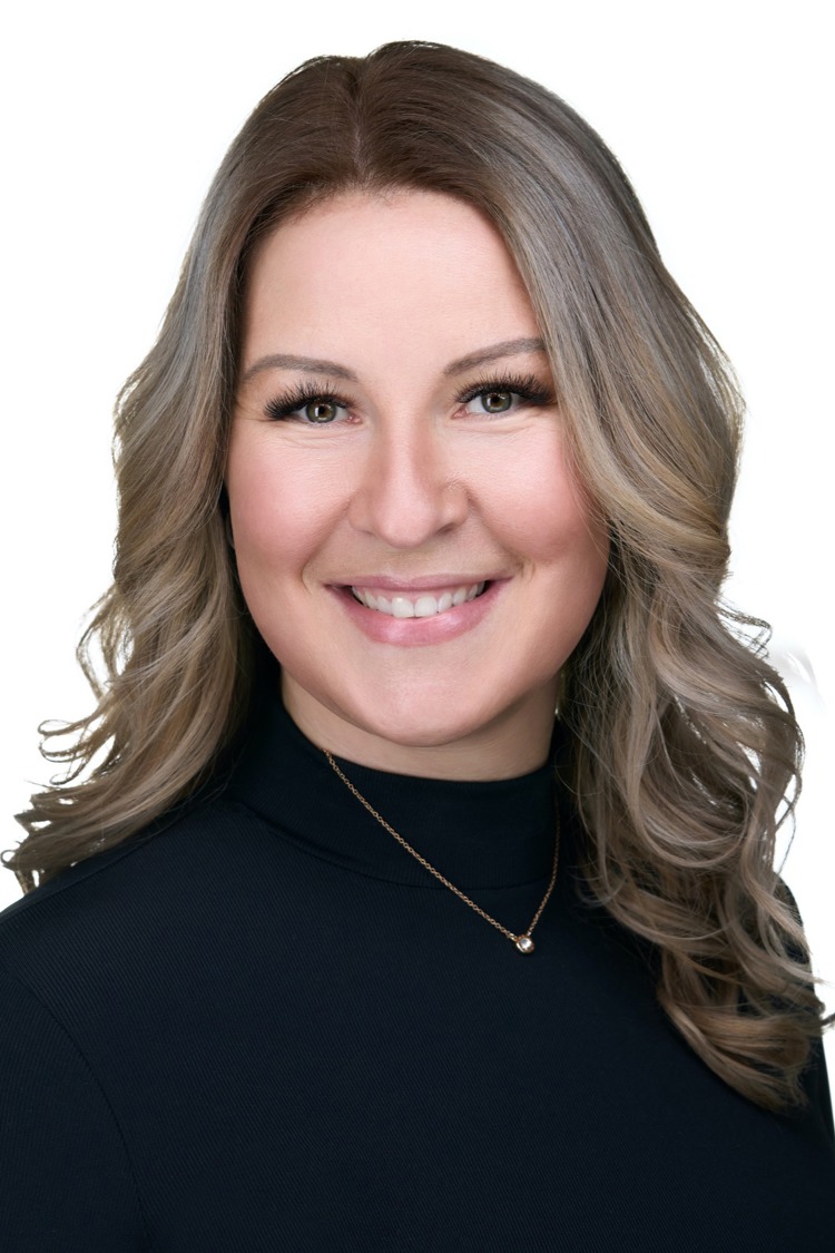 Portrait of Janelle Watton